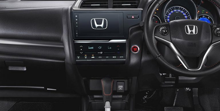 cara mengendarai mobil matic honda Jazz