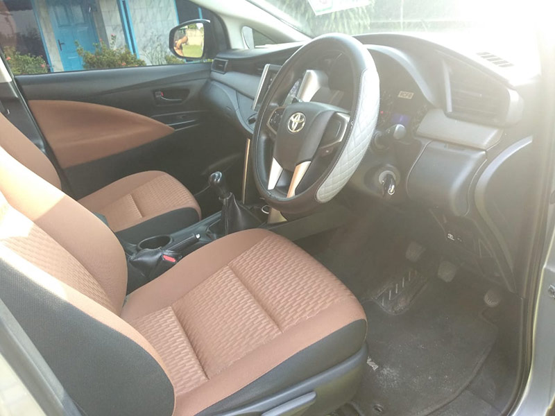 Interior-Depan-Innova-Bekas-Pekanbaru