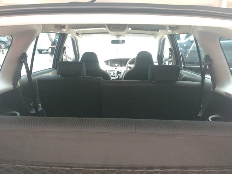 Interior-Innova-Belakang