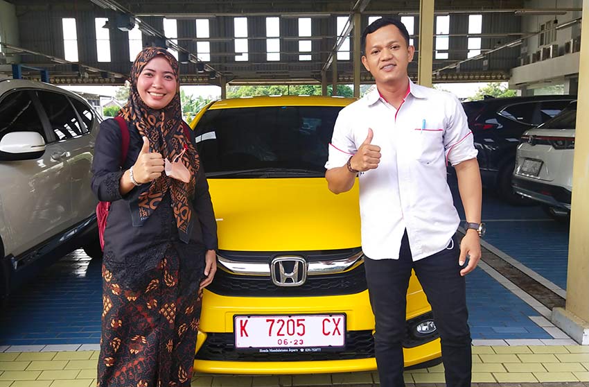 Honda-Brio-Kuning-Kudus