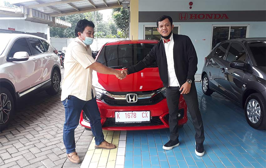 Serah-terima-Honda-Brio-Kudus-Jaya