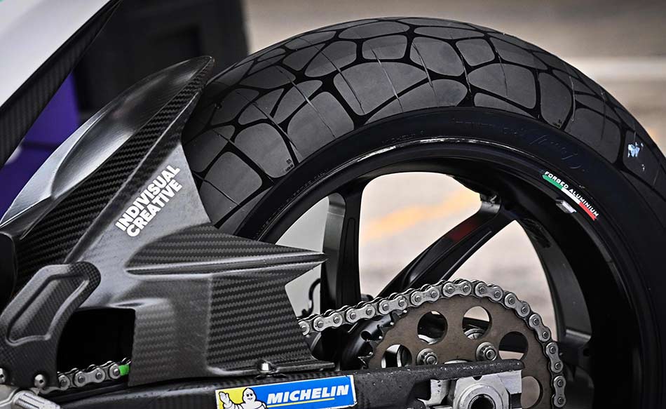 Perbedaan kualitas ban Pirelli vs Michelin